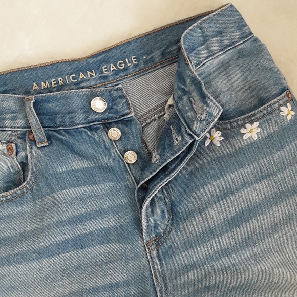 AE: High-Rise Girlfriend Jeans (sz 00) - Picture 7 of 11
